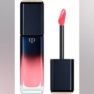 Cle de Peau Radiant Liquid Rouge